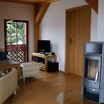 Ferienhaus-bergtraum-ferienwohnung-lilli 아파트